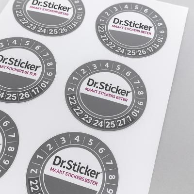 Keuring stickers op vel